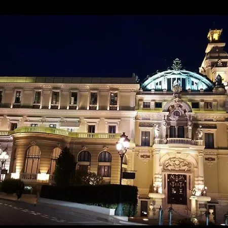 Direct Monaco Devant Piscine