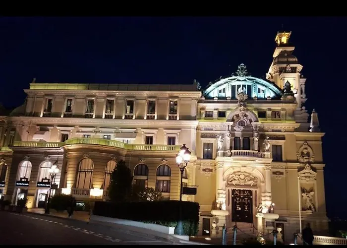Direct Monaco Devant Piscine