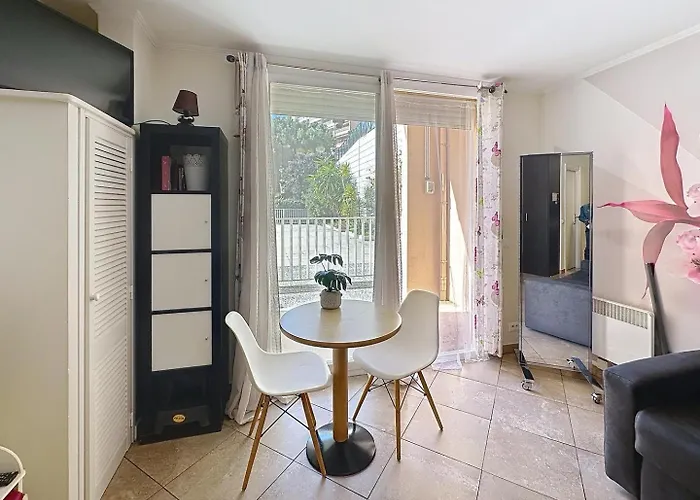 Direct Monaco Devant Piscine